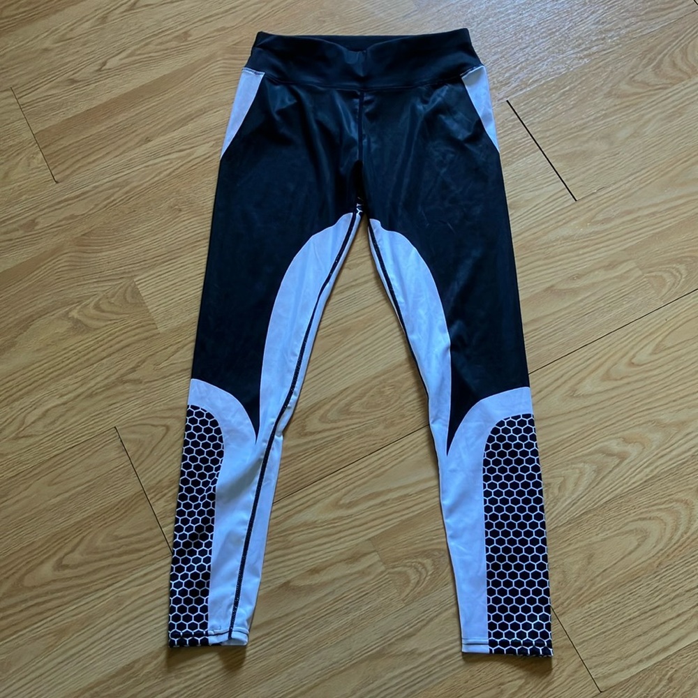 Source Unknown Black and White Geometric Leggings